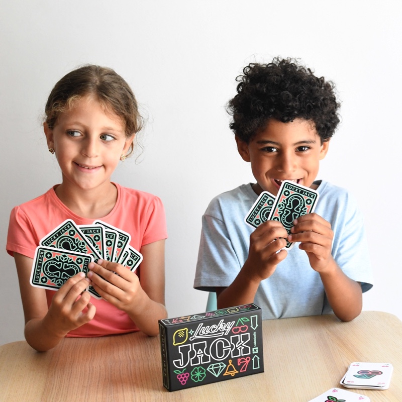 Lost Boy Entertainment - Piles - Jeux de cartes - Jeux de famille - Pour  enfants de 8 ans et plus - Jeux pour adultes - Soirée de jeu en famille 